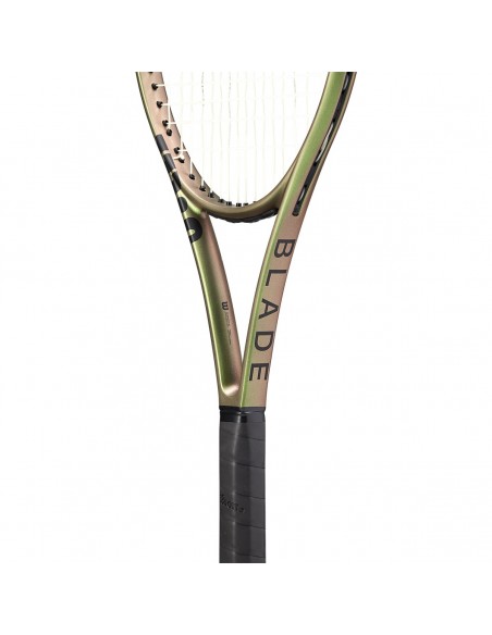 Wilson Blade 100 V8.0 2022 Tennis Ketcher 
